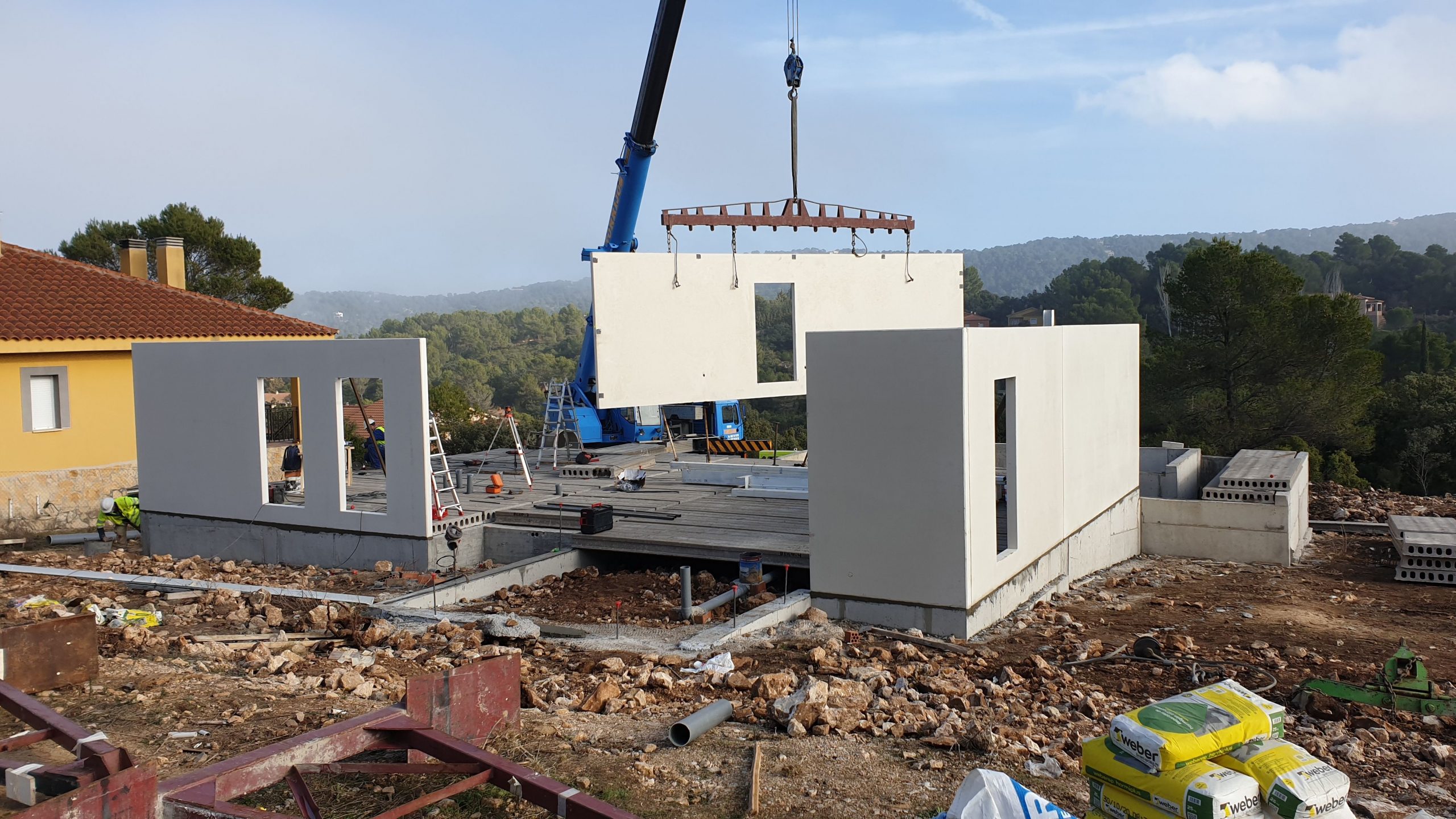 Fabricación y transporte de una Casa PHS de estructura modular de hormigón